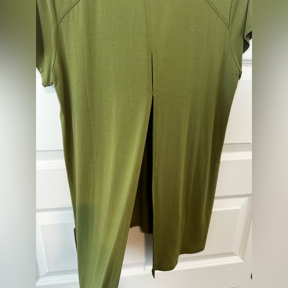 Lululemon tee - Picture 8 of 9